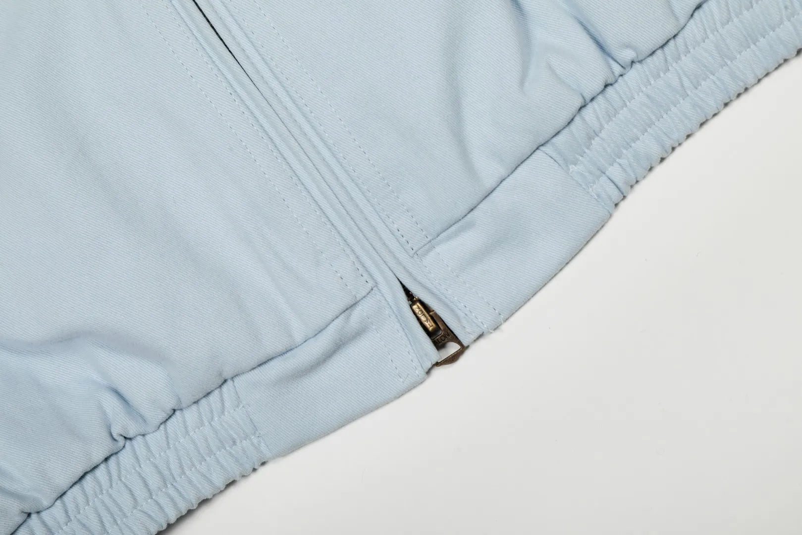 P300 top quality" Style number: 8101# (not off the shelves all year round) [Ralph Lauren/Ralph Lauren old cadre pony embroidered armband POLO jacket] ✅Ralph Lauren Ralph Lauren classic basic American retro old cadre goddess style jacket ✅Pure cotton high-gram heavy wash, soft, comfortable and tangible, upright and textured ✅Customized Vintage bronze double-open zipper head to restore the same quality as the cabinet version ✅This style: White/khaki color. There are waist patterns inside the threads of the collar and cuffs. Please note~ ✅Retro versatile jacket. The upper body is very flattering. Versatile model YYDS~ ✅Versatile for daily wear and work wear. ✅The upper body is simple and easy to wear. A must-have for goddess ootd. Good-looking clothes are never too picky. A must-have in the goddess' wardrobe. Size: S-XL. Color: White, yellow, red, navy, khaki, pink, light blue, olive green.